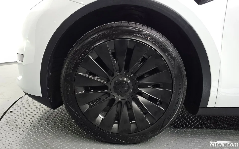 Tesla Model Y RWD 2023 — миниатюра 5