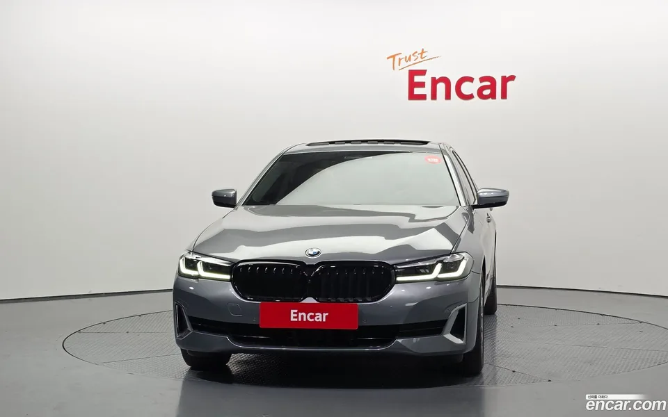 BMW 5 Series 520i 2023 — миниатюра 3
