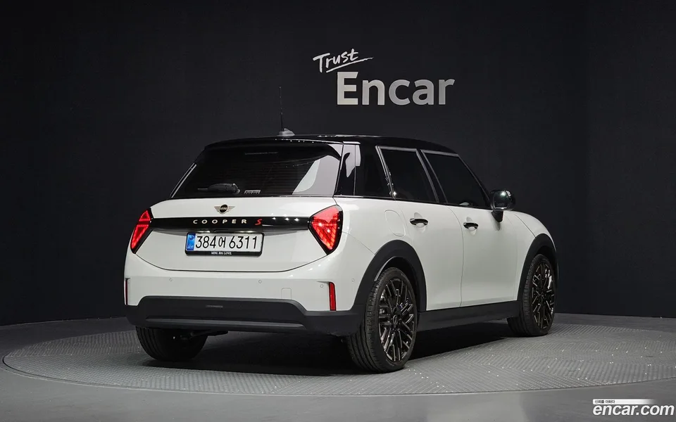 MINI Cooper S 5 2025 — миниатюра 2