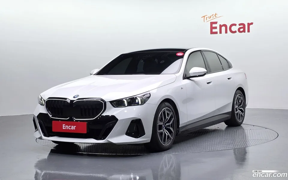 BMW i5 eDrive 40 M 2024 — фото 1, купить с доставкой в Москву