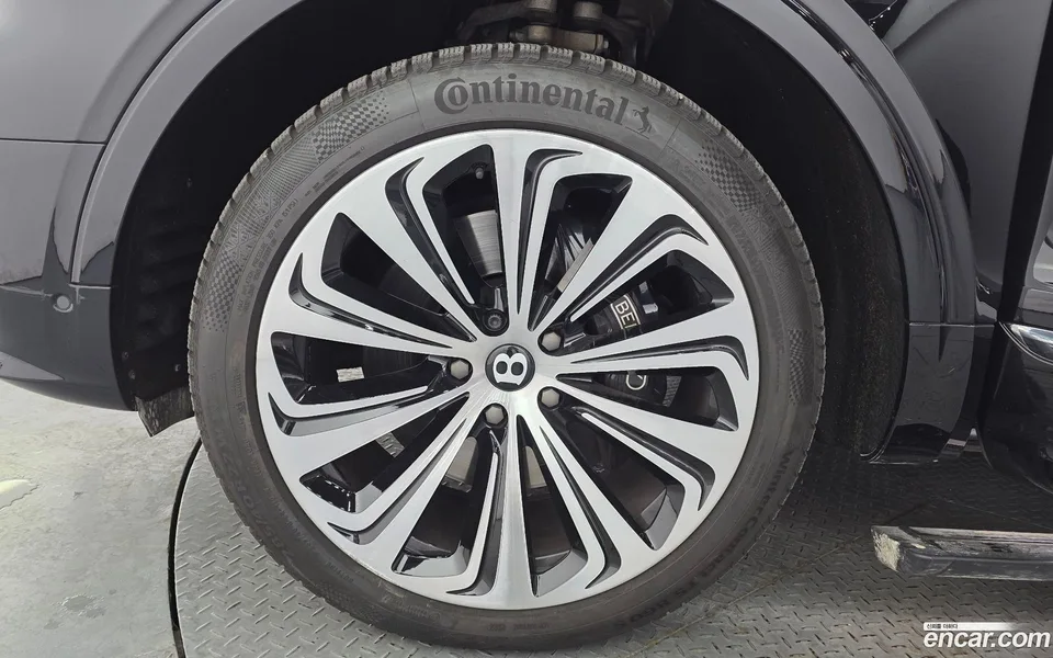 Bentley Bentayga 4.0 V8 2023 — миниатюра 5
