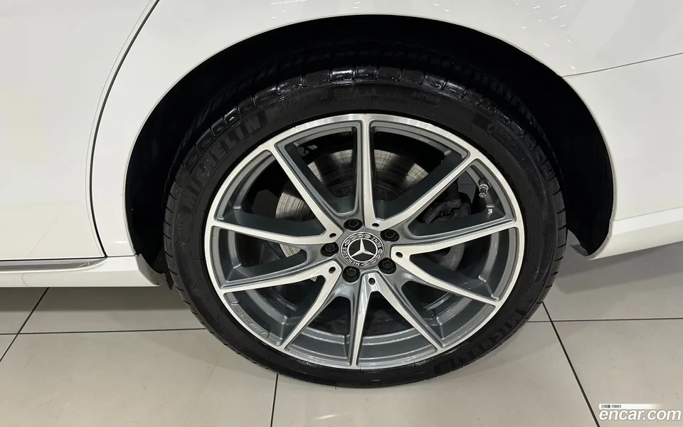 Mercedes-Benz E-Class E300e 4MATIC 2022 — миниатюра 5