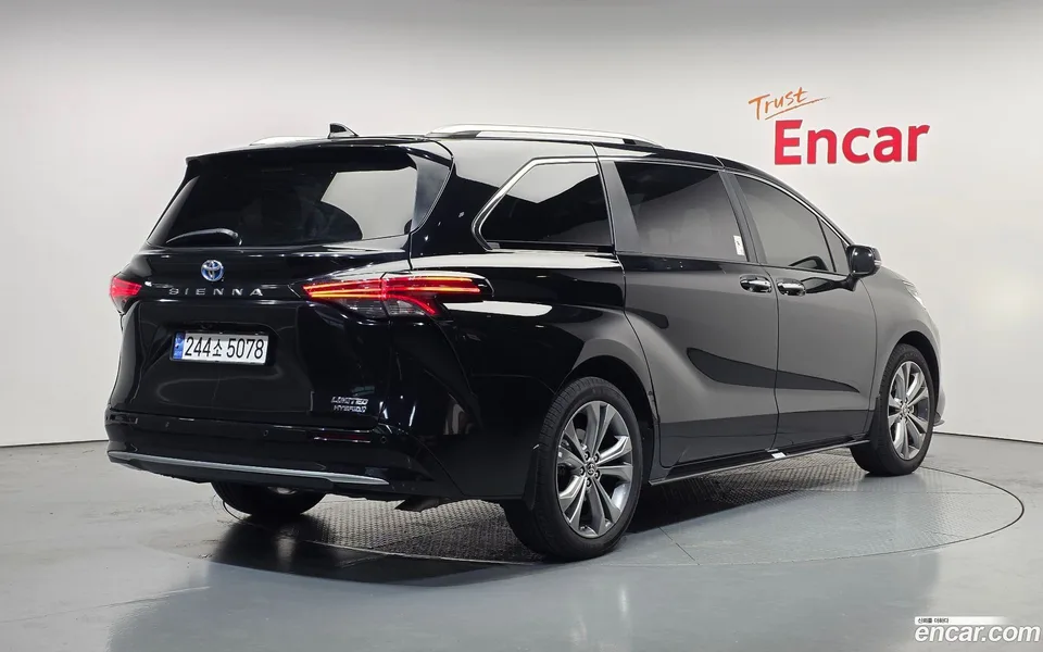 Toyota Sienna 2.5 2WD 2024 — миниатюра 2