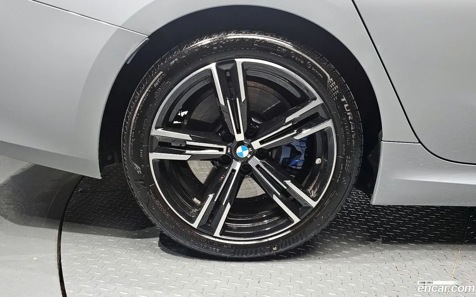 BMW 3 Series 320i M 2025 — миниатюра 5