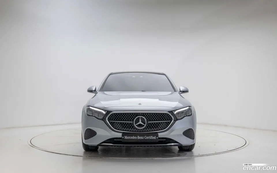 Mercedes-Benz E-Class E200 2025 — миниатюра 3