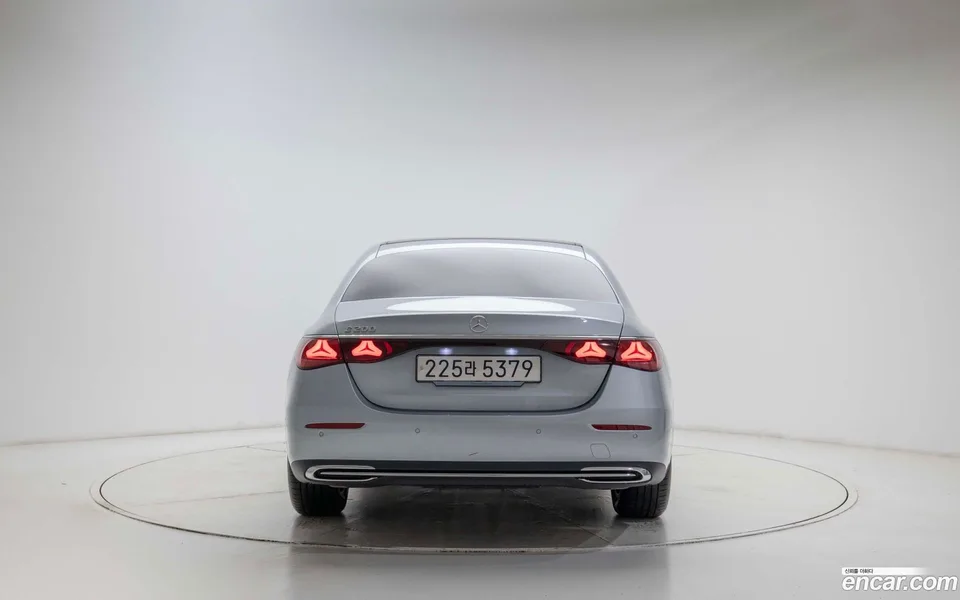 Mercedes-Benz E-Class E200 2025 — миниатюра 4