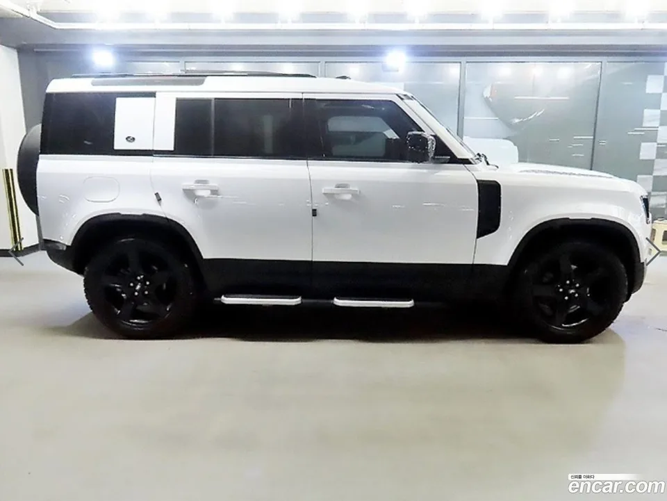 Land Rover Defender 110 D250 SE 2022 — миниатюра 3