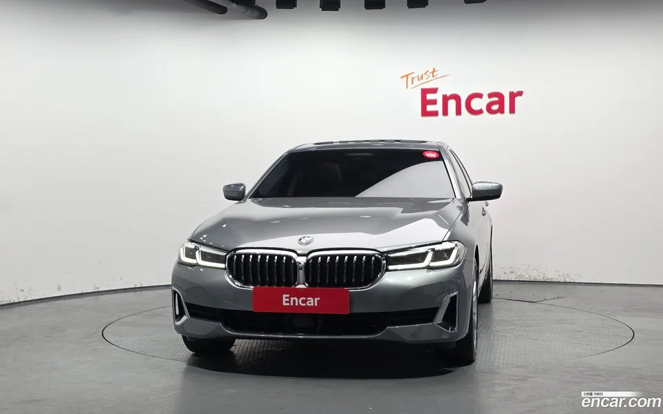 BMW 5 Series 530i xDrive 2023 — миниатюра 3
