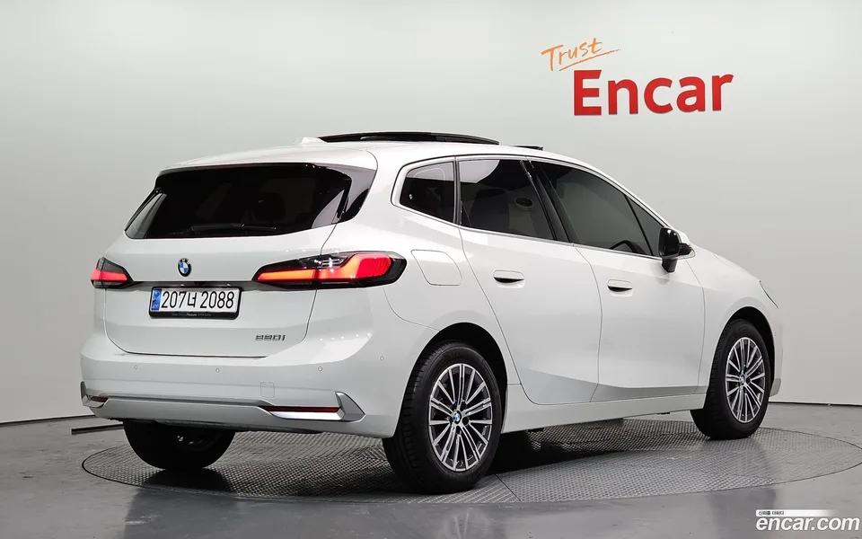 BMW 2 Series Active Tourer 220i 2024 — миниатюра 2