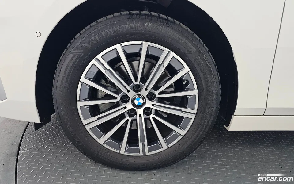 BMW 2 Series Active Tourer 220i 2024 — миниатюра 5