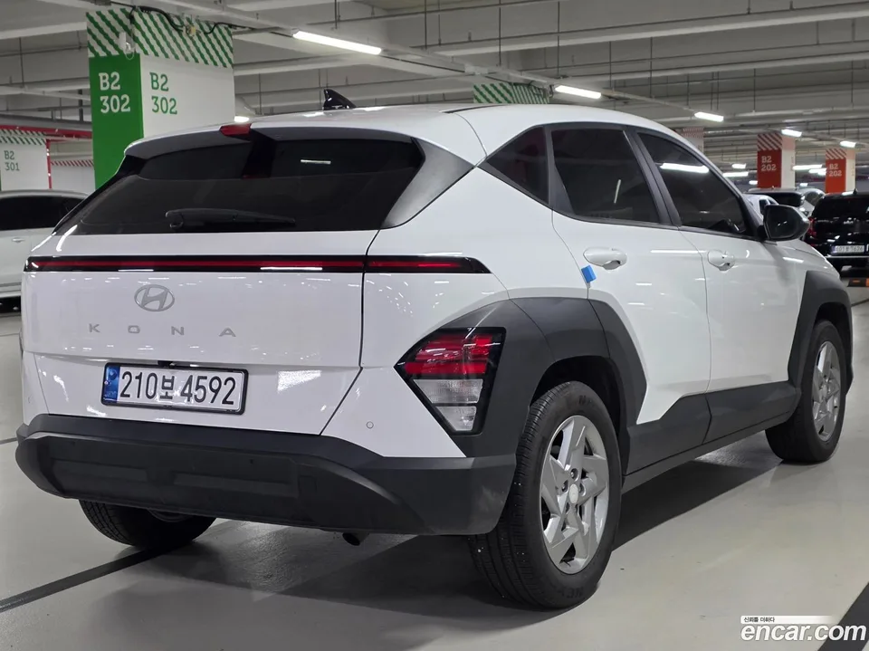Hyundai Kona Hybrid 2023 — миниатюра 3
