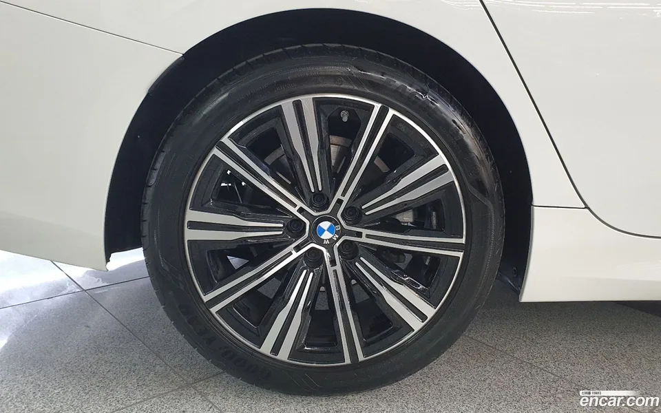 BMW 3 Series 320i 2025 — миниатюра 5