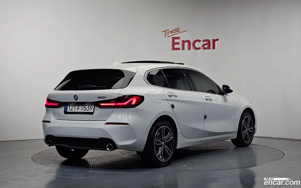BMW 1 Series 120i 2024 — миниатюра 2