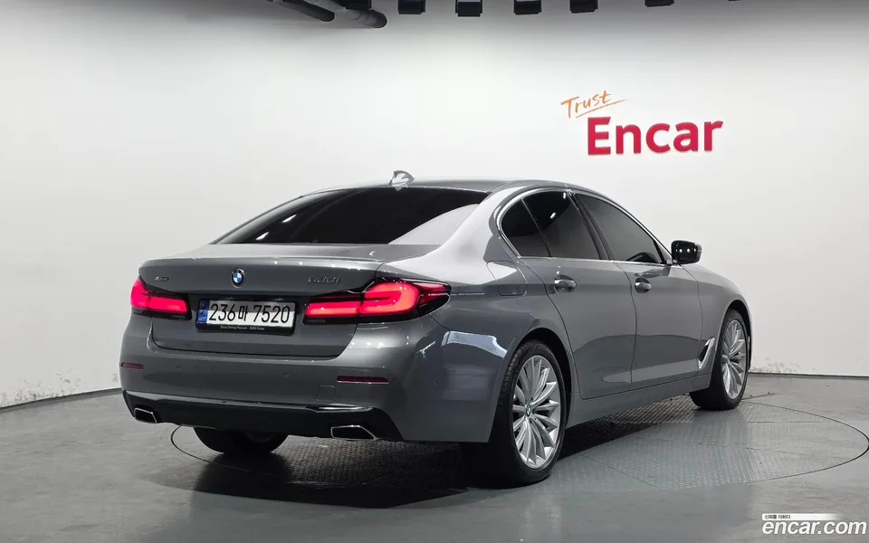 BMW 5 Series 530i xDrive 2023 — миниатюра 2