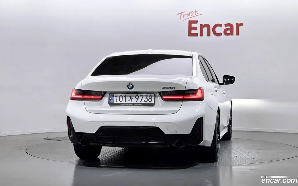 BMW 3 Series 320i M 2023 — миниатюра 4
