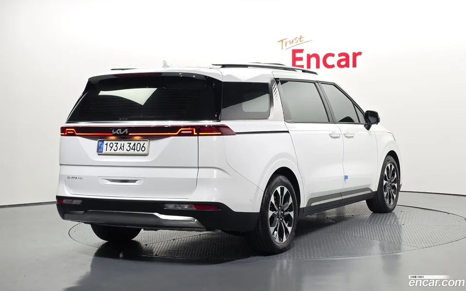 Kia Carnival 7 2023 — миниатюра 2