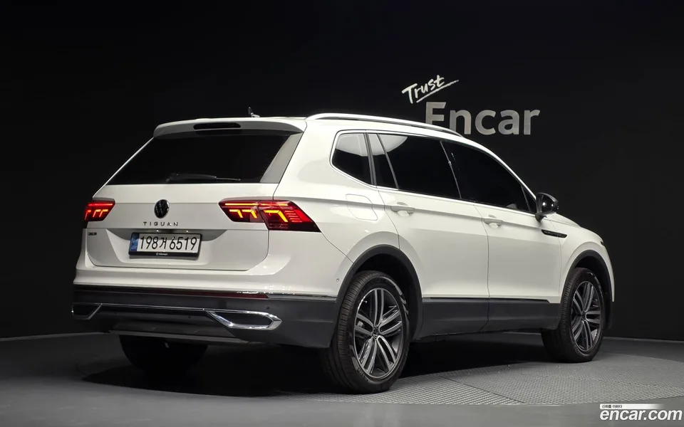 Volkswagen Tiguan Allspace 2.0 TSI 2024 — миниатюра 2