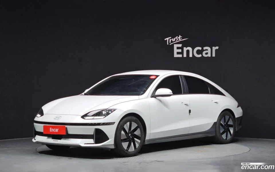 Hyundai Ioniq 6 2023 — фото 1, купить с доставкой в Москву