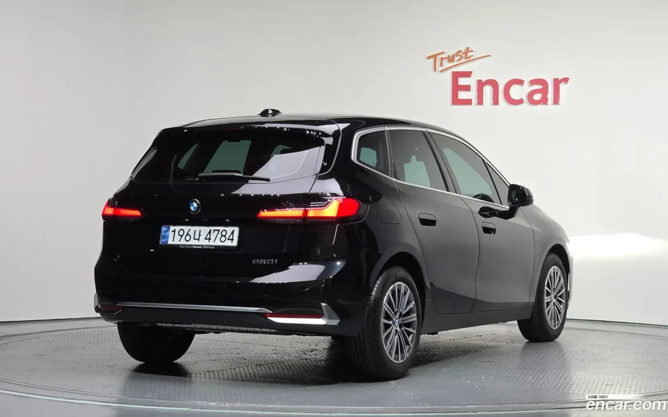 BMW 2 Series Active Tourer 220i 2024 — миниатюра 2