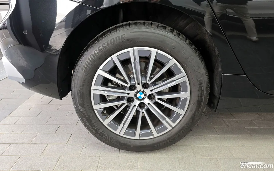 BMW 2 Series Active Tourer 220i 2024 — миниатюра 5