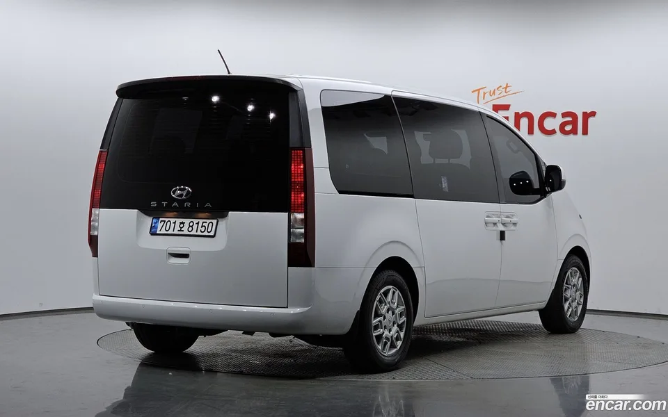 Hyundai Staria 11 2023 — миниатюра 2
