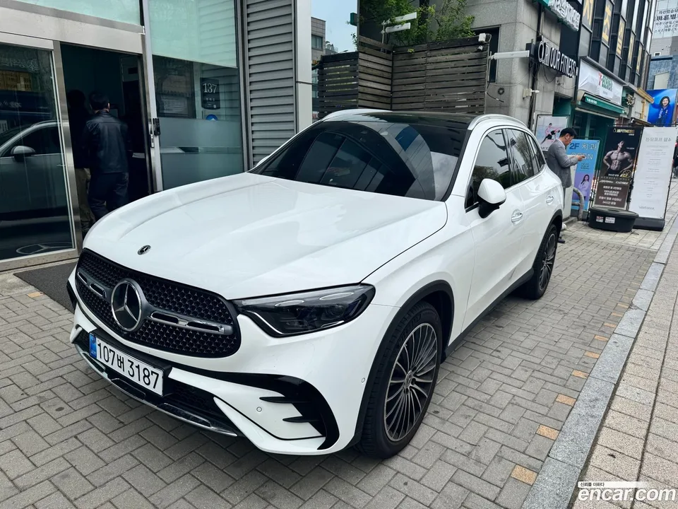 Mercedes-Benz GLC-Class GLC300 4MATIC AMG Line 2026 — миниатюра 2