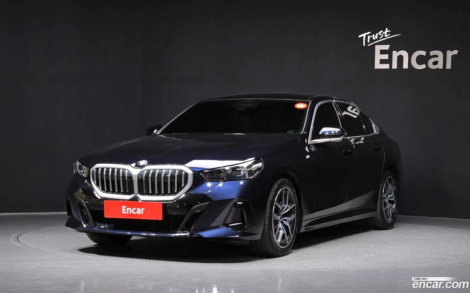 BMW 5 Series 520i M 2024 — фото 1, купить с доставкой в Москву