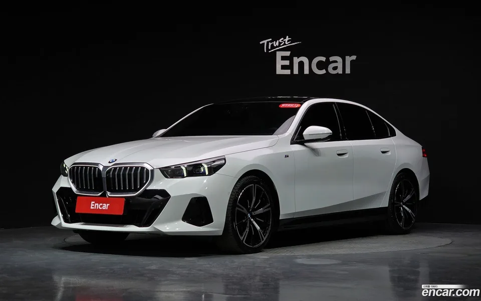 BMW 5 Series 530i xDrive M 2025 — фото 1, купить с доставкой в Москву