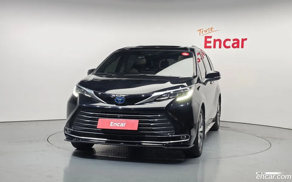Toyota Sienna 2.5 2WD 2024 — миниатюра 3