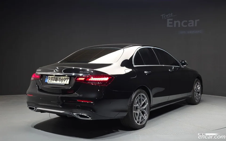 Mercedes-Benz E-Class E220d 4MATIC AMG Line 2022 — миниатюра 2