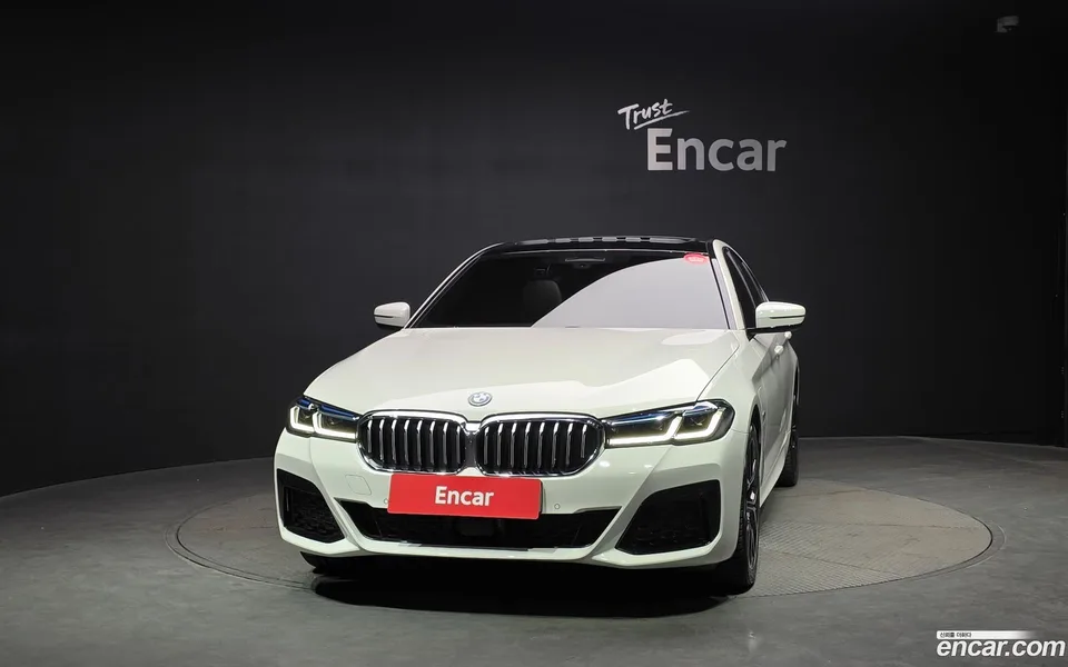 BMW 5 Series 530e M 2023 — миниатюра 3