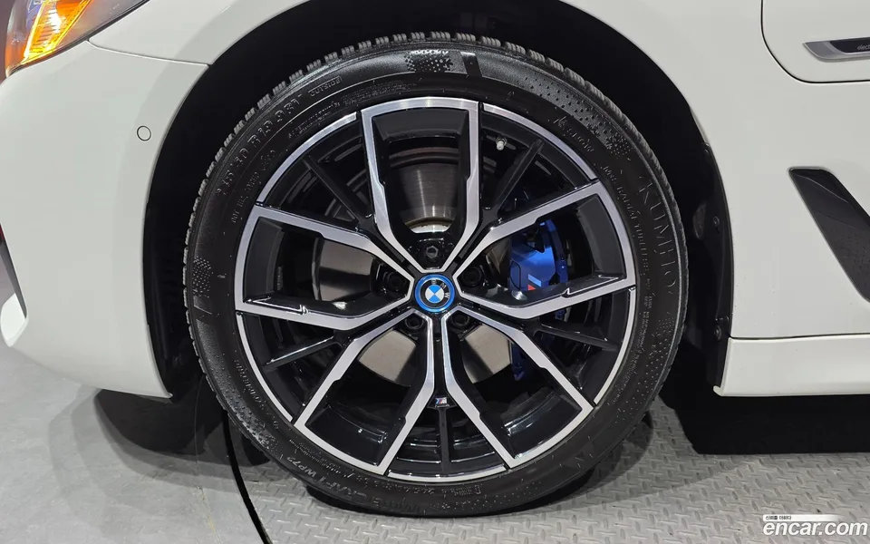 BMW 5 Series 530e M 2023 — миниатюра 5