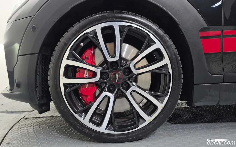 MINI Cooper S Clubman JCW 2023 — миниатюра 5