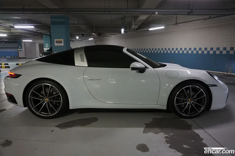 Porsche 911 (992) 4 2024 — миниатюра 5