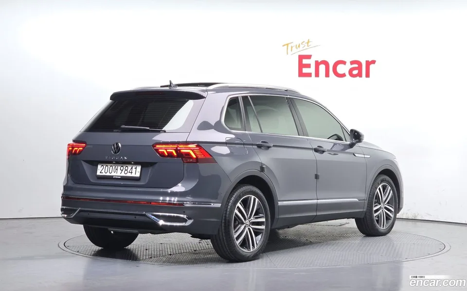 Volkswagen Tiguan 2.0 TDI 2024 — миниатюра 2