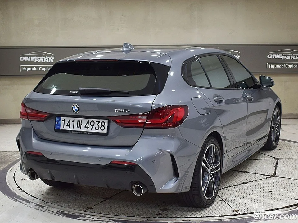 BMW 1 Series 120i M 2022 — миниатюра 2