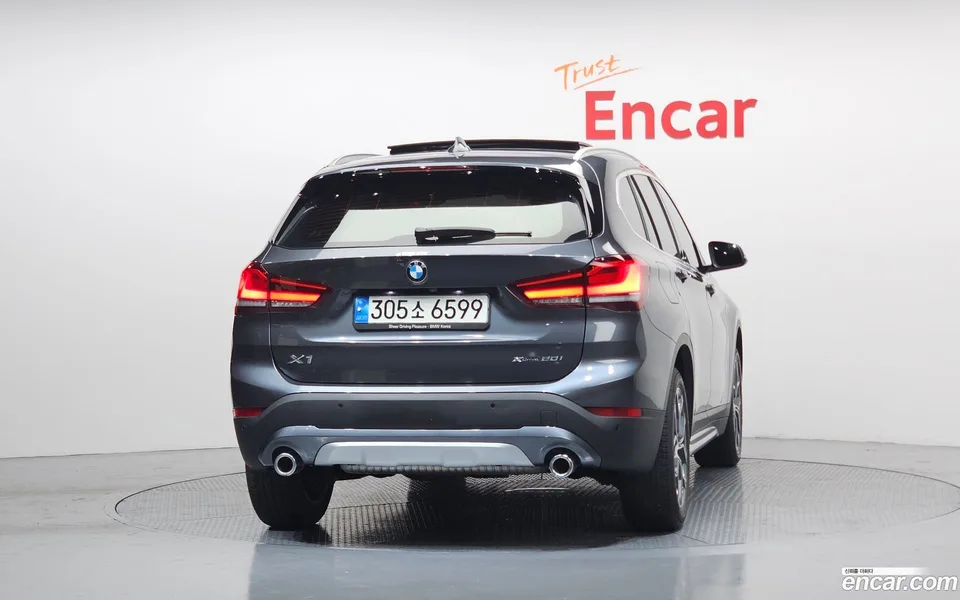BMW X1 xDrive 20i xLine 2022 — миниатюра 4