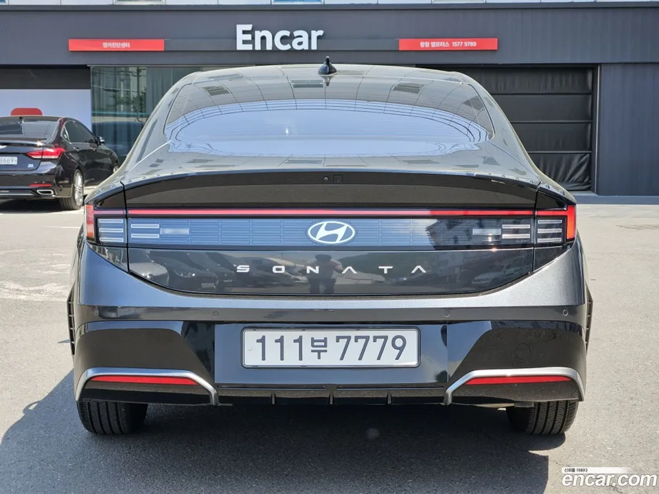 Hyundai Sonata The Edge Hybrid 2023 — миниатюра 3