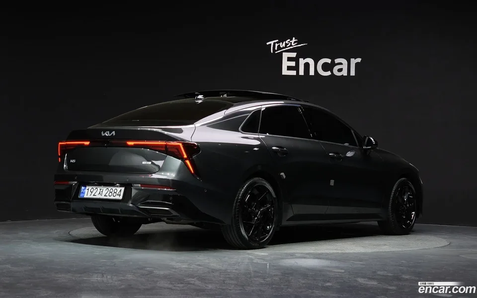 Kia K5 Hybrid 2023 — миниатюра 2