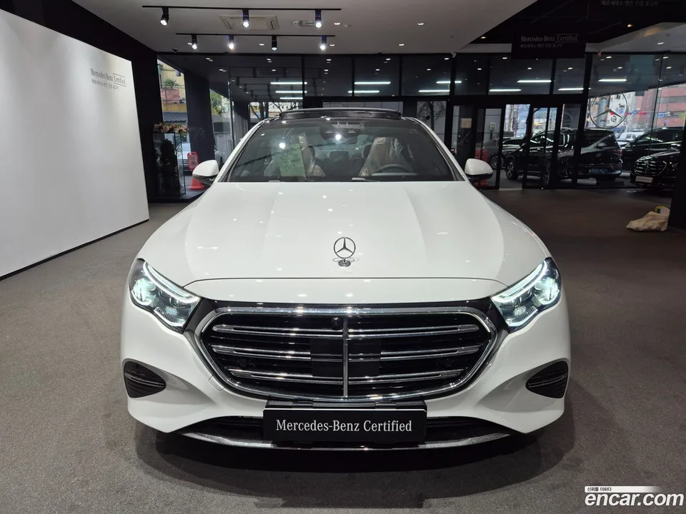 Mercedes-Benz E-Class E300 4MATIC 2025 — миниатюра 3