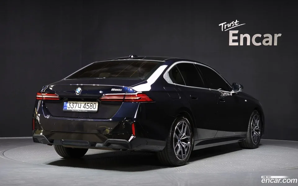 BMW 5 Series 520i M 2024 — миниатюра 2