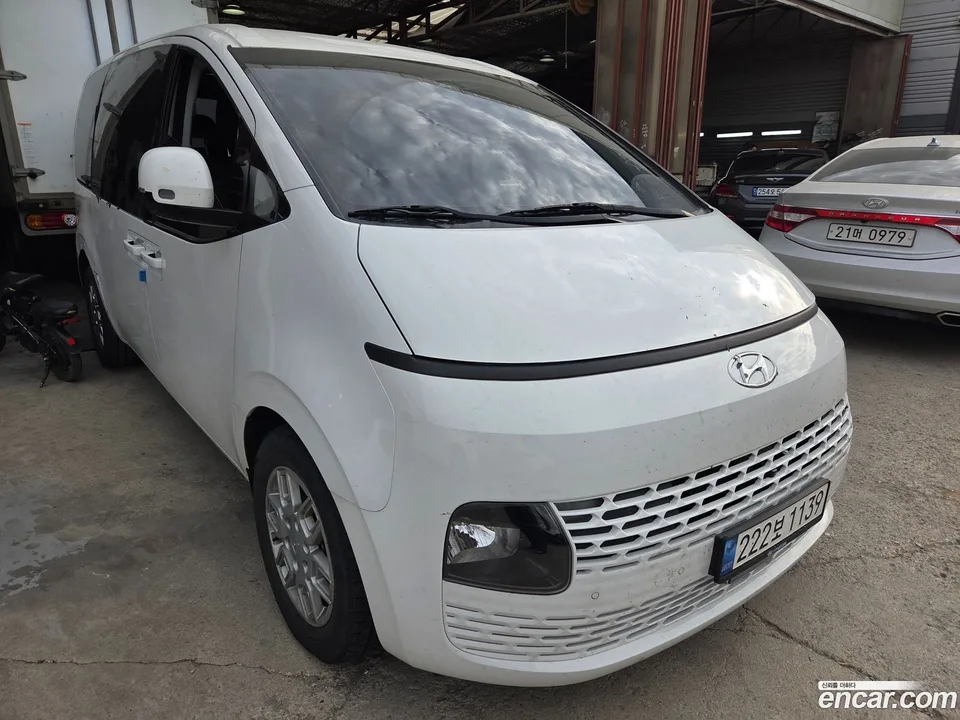 Hyundai Staria 9 2022 — фото 1, купить с доставкой в Москву
