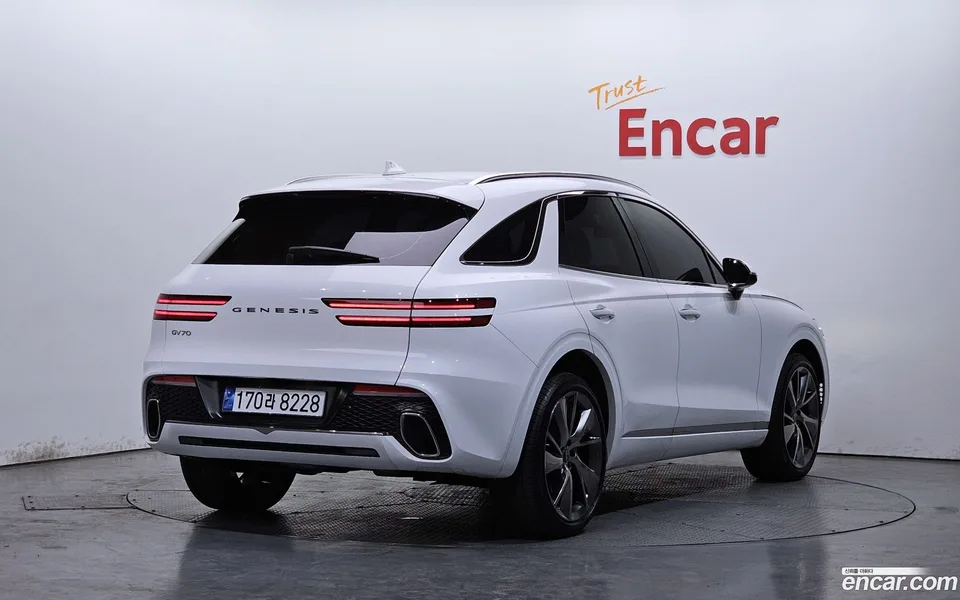 Genesis GV70 2.5T 2WD 2022 — миниатюра 2