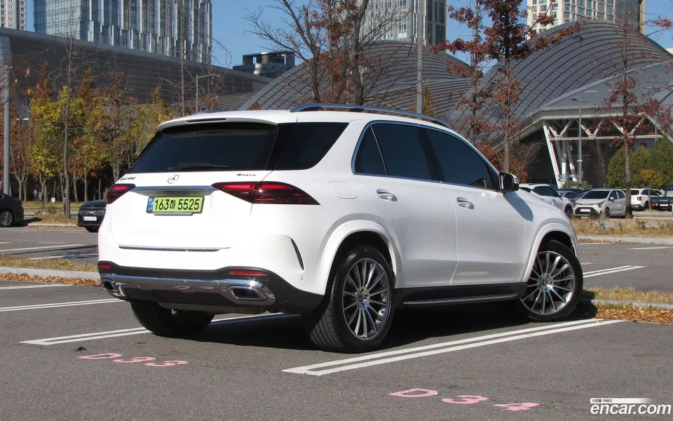 Mercedes-Benz GLE-Class GLE450 4MATIC AMG Line 2024 — миниатюра 2