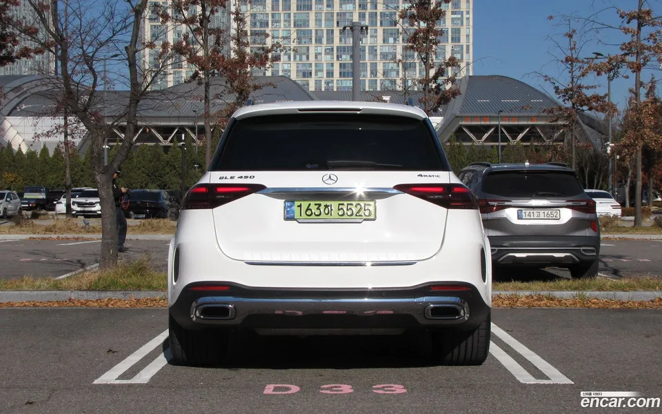 Mercedes-Benz GLE-Class GLE450 4MATIC AMG Line 2024 — миниатюра 4