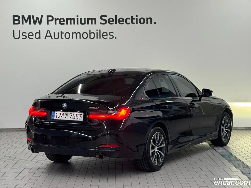 BMW 3 Series 320i 2022 — миниатюра 2