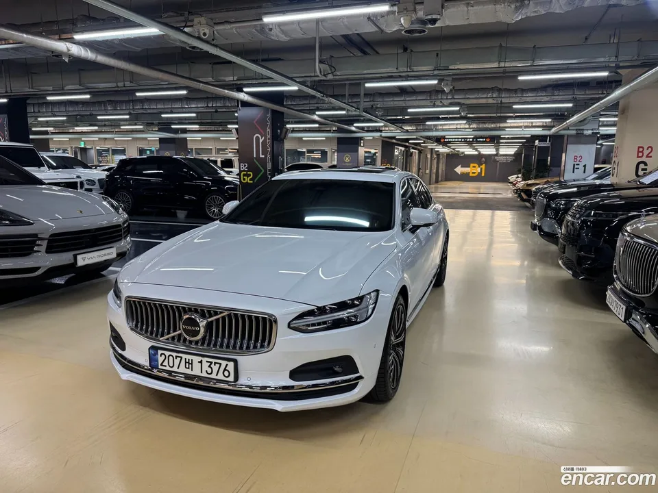Volvo S90 B5 2024 — фото 1, купить с доставкой в Москву