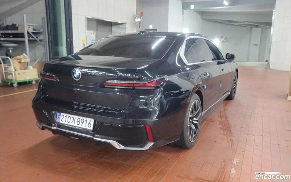 BMW 7 Series 740i sDrive M 2023 — миниатюра 2
