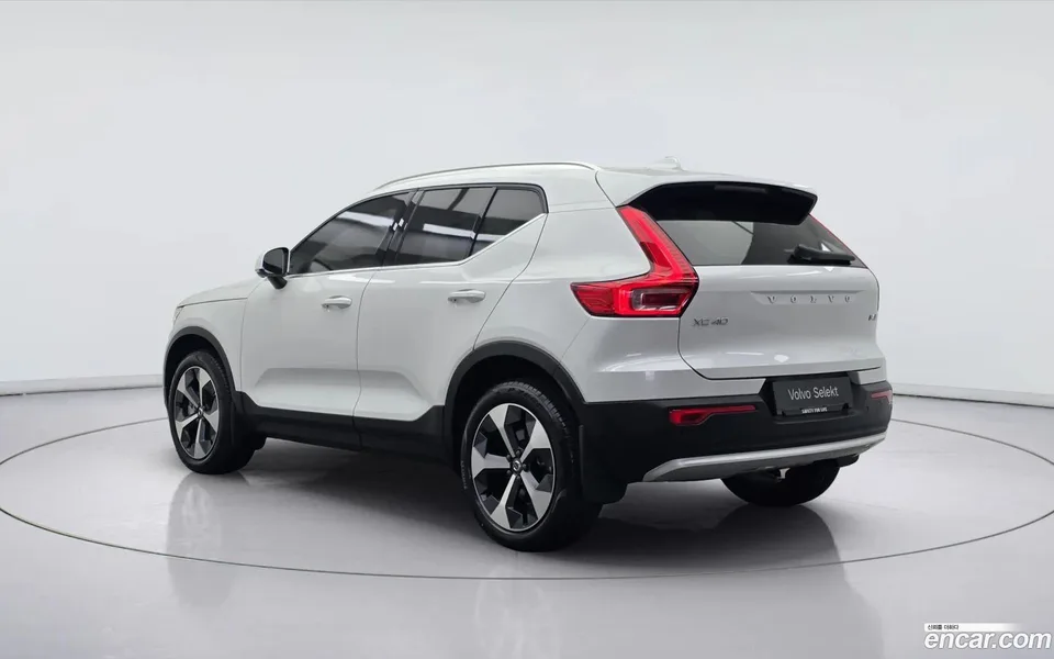 Volvo XC40 B4 2025 — миниатюра 2