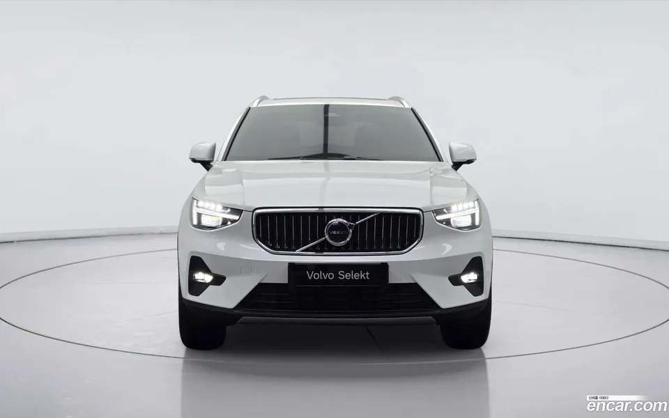 Volvo XC40 B4 2025 — миниатюра 3